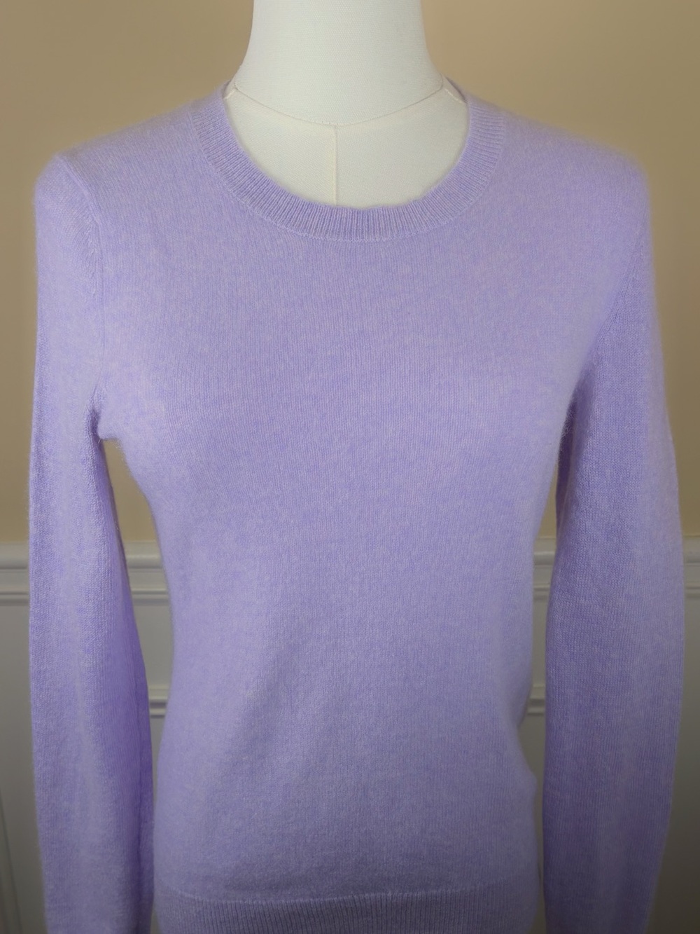 💜 Lord & Taylor 100% Cashmere Lilac Crewneck Sweater Small